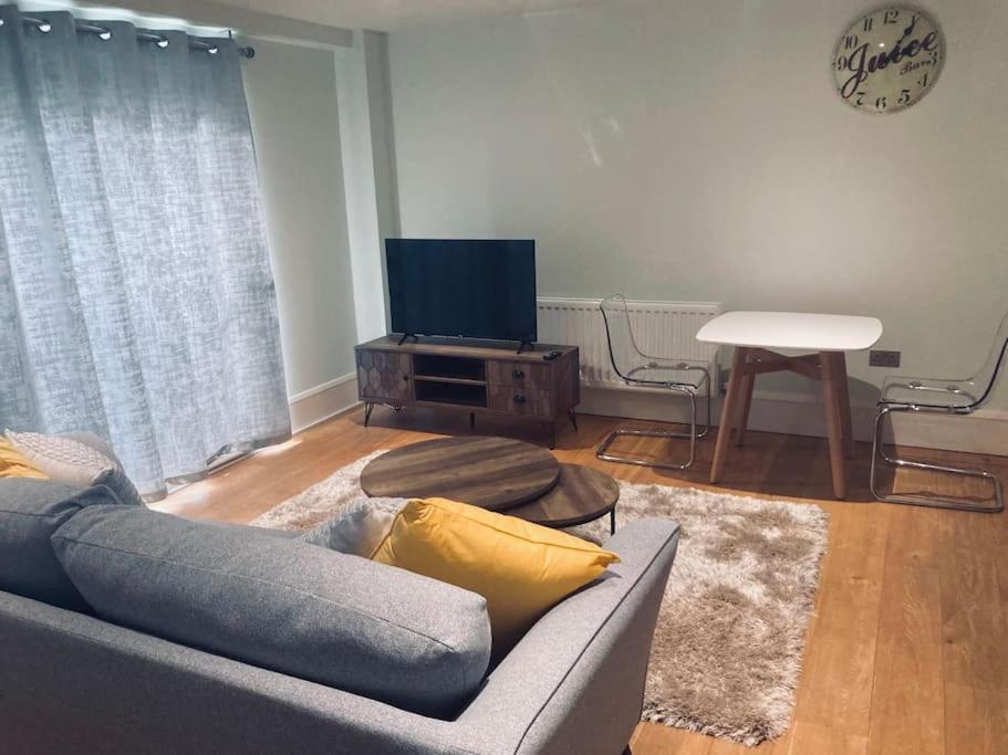 Ormeau Road Stylish Double Bedroom Luxury Apartment ベルファスト エクステリア 写真